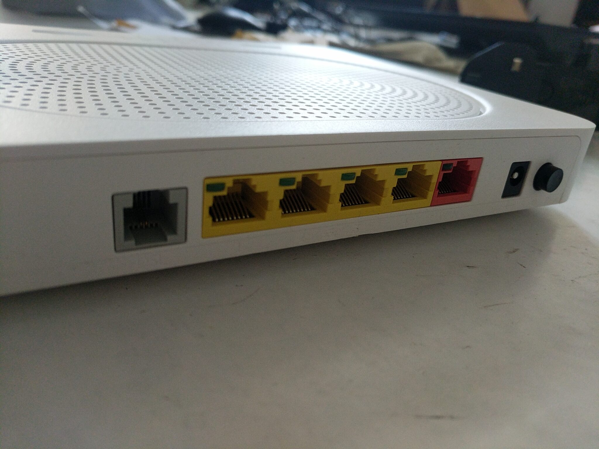 Technicolor TG589vac V2 ADSL VDSL 2 Wireless Gigabit WAN Router Recyclops